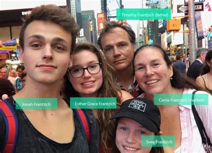 Jonah Marais – Height, Girlfriend & Family Members