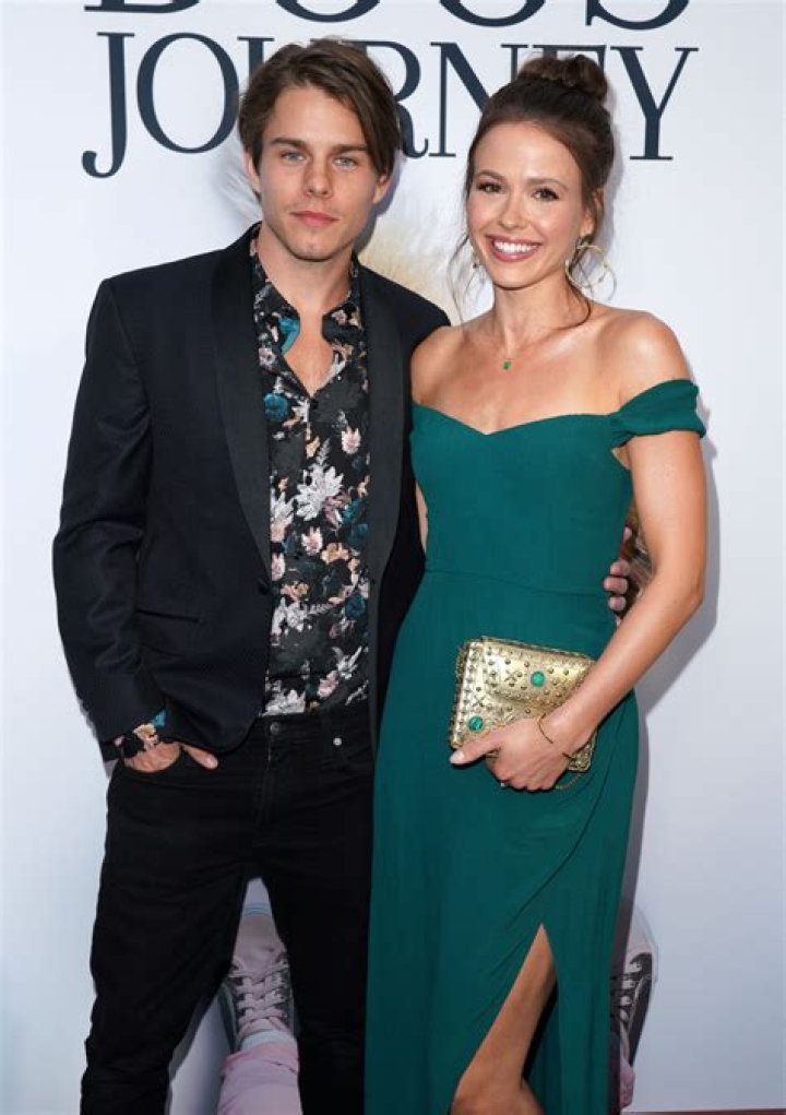 Actress Jocelyn Hudon Husband, Married, Bikini, Wiki, Age, Bio