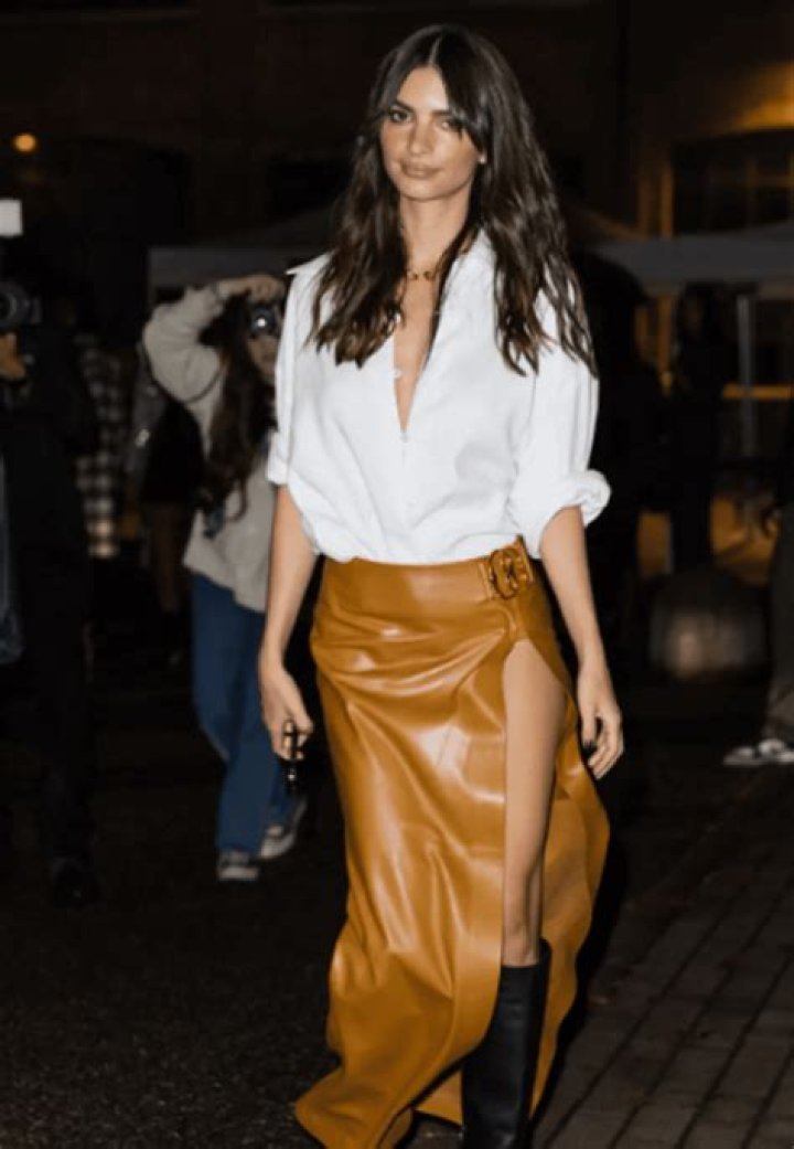 After Being Associated With Brad Pitt, Emily Ratajkowski Was Seen Kissing An Unknown Man