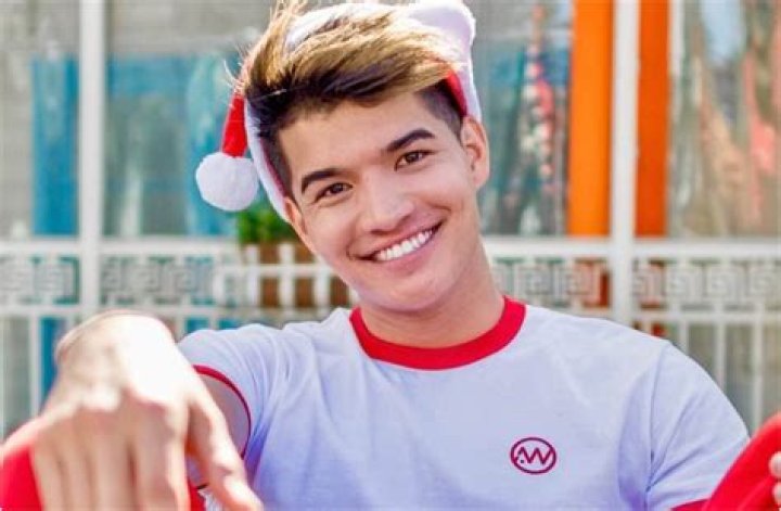 Alex Burriss [Youtuber] Wiki, Girlfriend, Brother, Height, Age & More