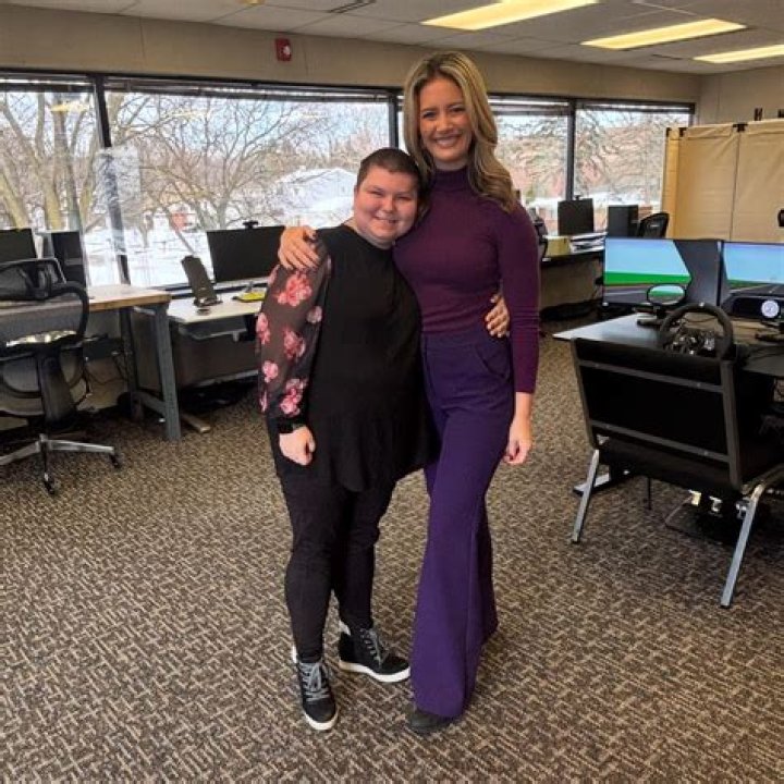 Ali Hoxie Channel 7 Husband, Height, Wiki, Measurements, Engaged