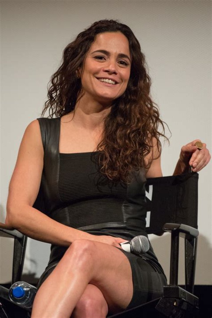 Alice Braga Biography - Facts, Childhood, Family Life & Achievements
