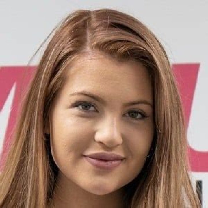 Allie Brooke – Bio, Facts, Family Life of YouTuber