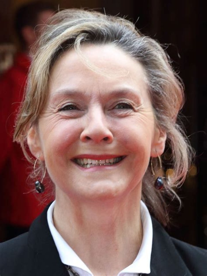 Amanda Burton Biography - Facts, Childhood, Family Life & Achievements