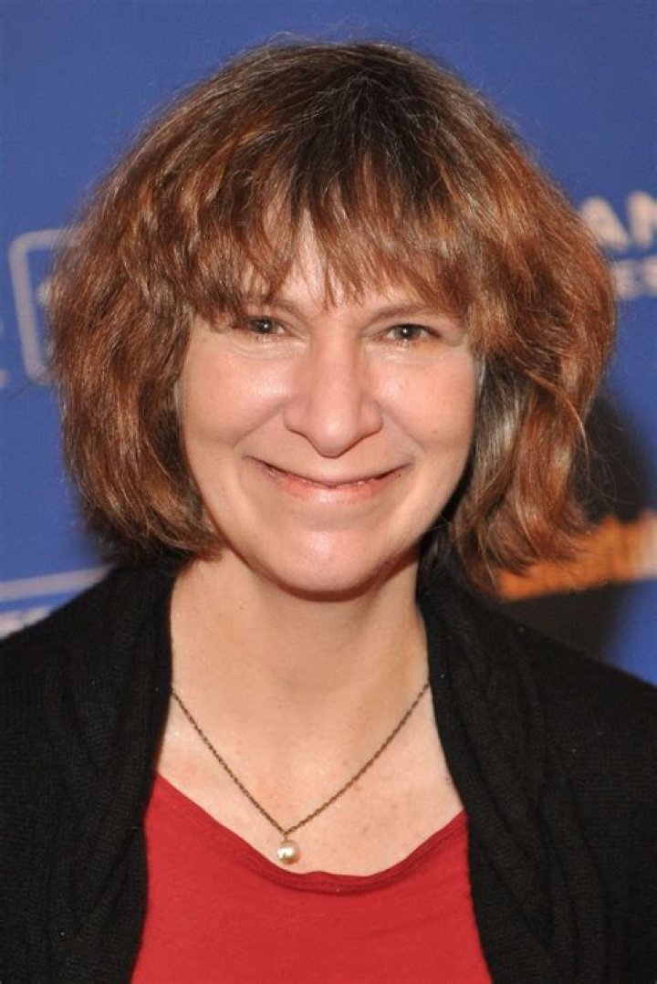 Amanda Plummer Biography - Facts, Childhood, Family Life & Achievements