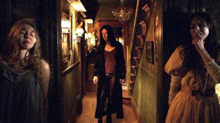 An underappreciated horror with a top-tier twist remains overshadowed by the easily-preventable accident that permanently disfigured its star