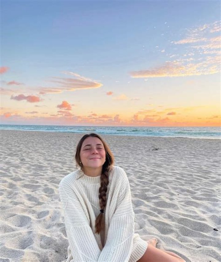 Ana Stowell Bio – Facts, Family of the TikTok Star