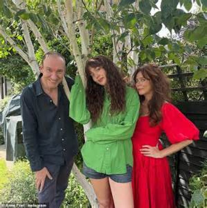 Anna Friel Parents: Meet Des Friel and Julie Friel