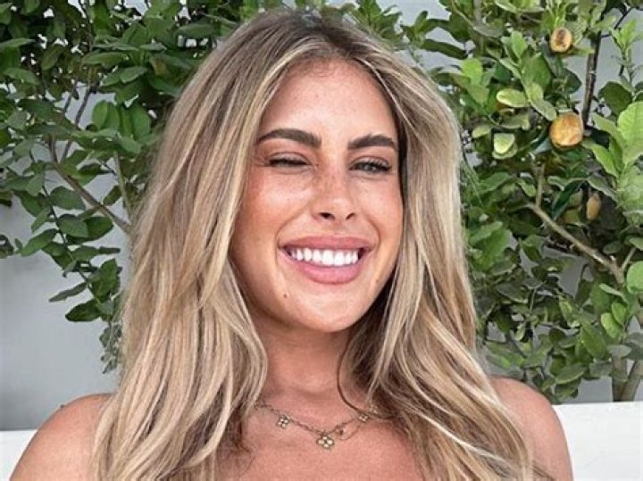 Ariella Nyssa in Two-Piece Workout Gear Says "Our Bodies Are Important"