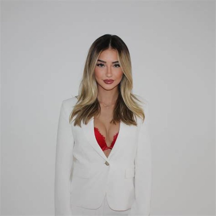 Ava Majury Age, Height, Net Worth 2022, Instagram