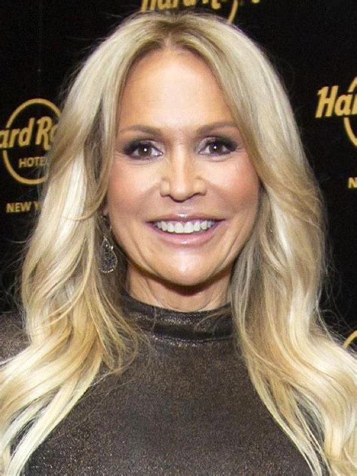 Barbara Alyn Woods Bra Size, Age, Weight, Height, Measurements