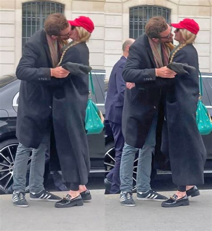 Ben Affleck’s ex lover shares a passionate kiss with Chris Evans