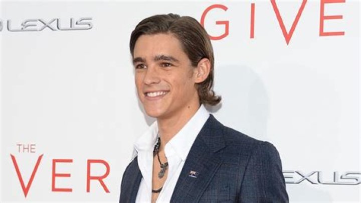 Brenton Thwaites Age, Weight, Height, Measurements