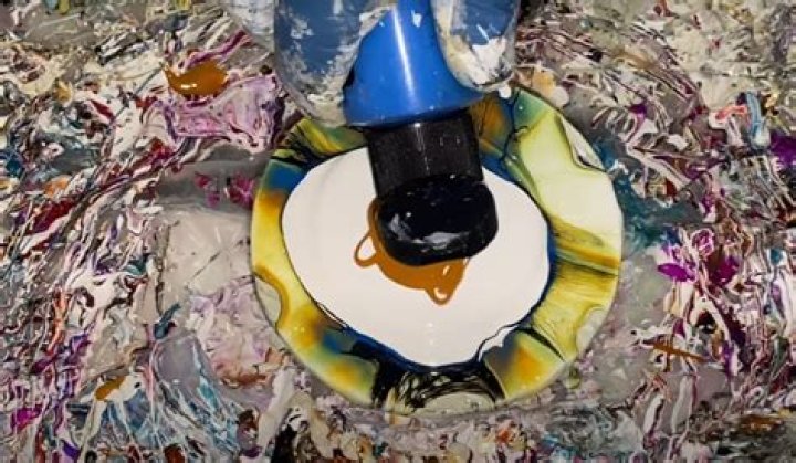 Can you mix mica powder with water