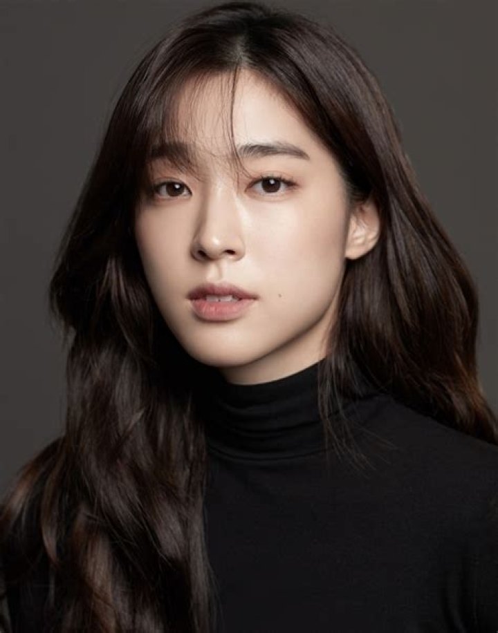 Choi Sung Eun Wiki, Age, Boyfriend, Height, Net Worth & More