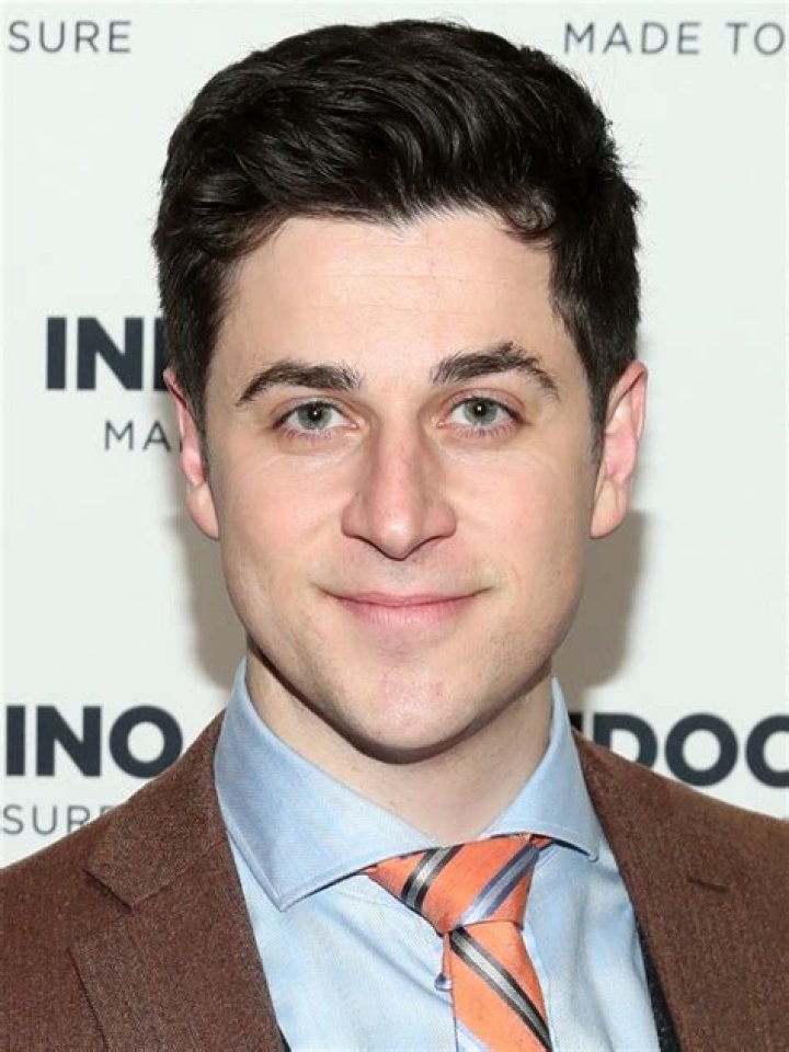 David Henrie Biography - Facts, Childhood, Family Life & Achievements