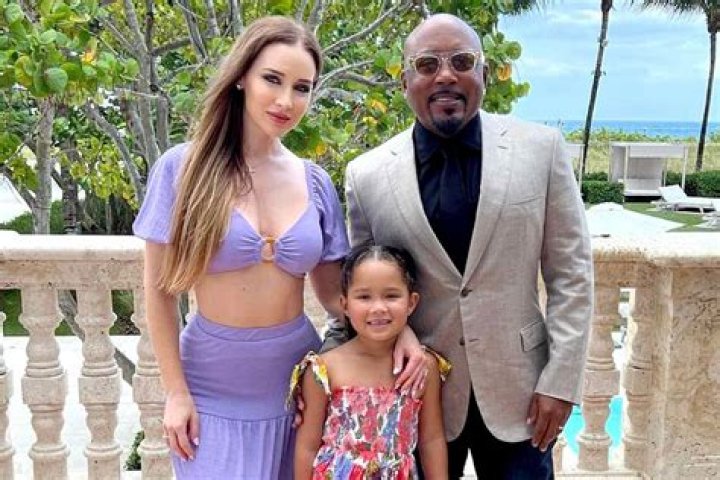 Daymond John Bio, Wiki, Age, Height, Wife, Daughters, Family, FUBU, Shark Tank, and Net Worth.