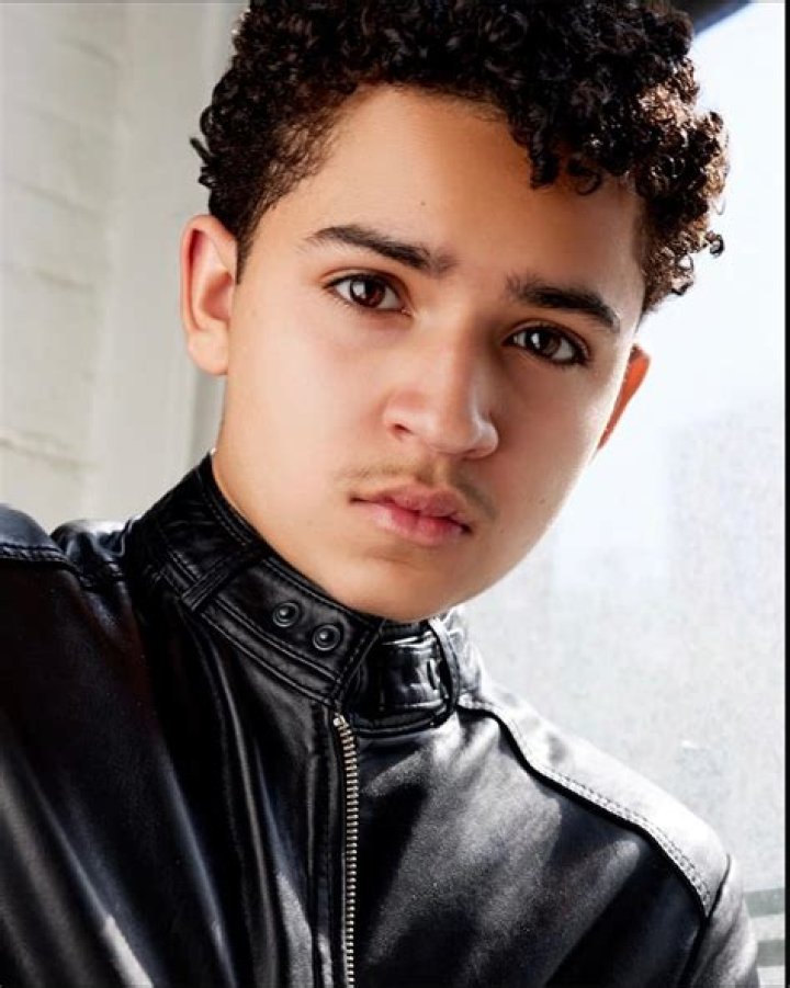 Dean Scott Vazquez Wiki, Age Parents, Ethnicity, Height & More