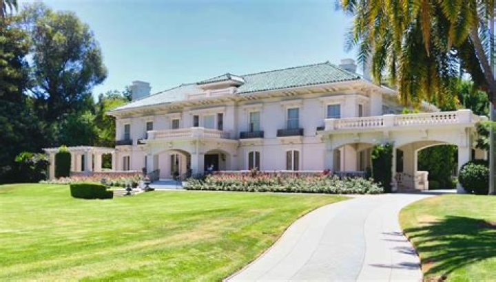 Did Tarek Sell The 2.6 Million Dollar House? – Celebrity