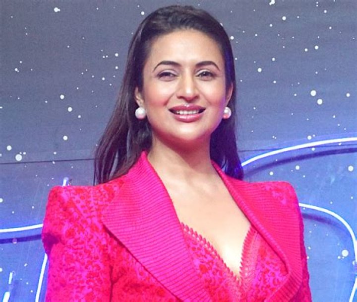 Divyanka Tripathi in Workout Gear Says "Core Needs to be Held Tight"