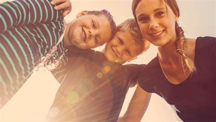 Does Ali Wong have a sister?