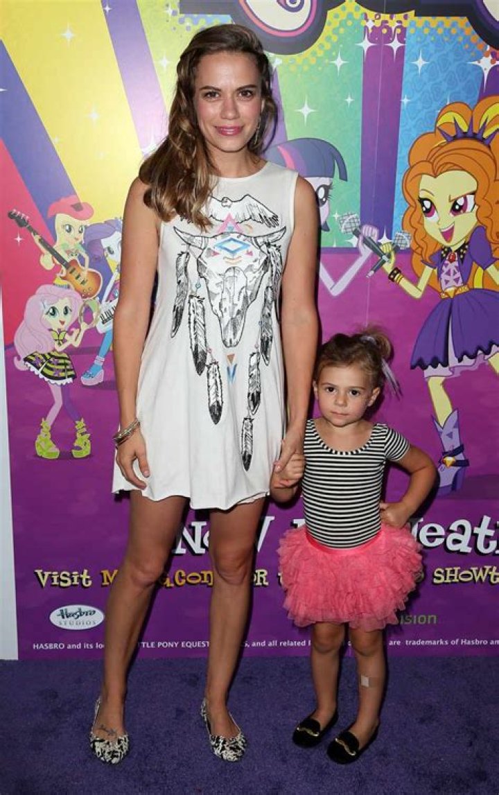 Does Bethany Joy Lenz have a child?