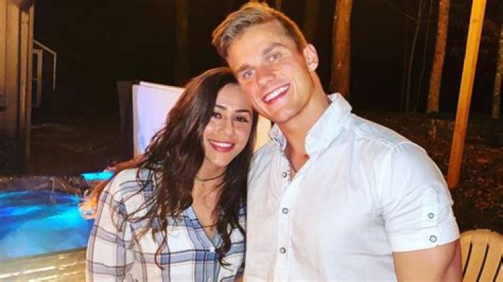 Does Madison Cawthorn come from a wealthy family?