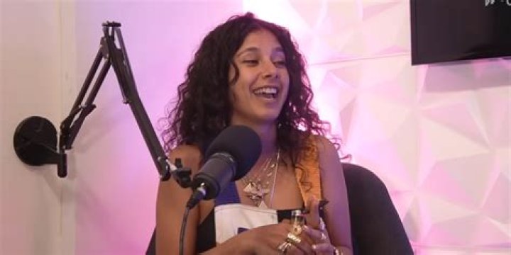 Does Snoop Dogg have a professional blunt roller?