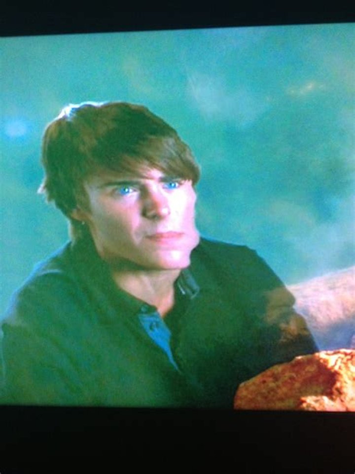 Does Zac Efron sing bet on it? – Celebrity