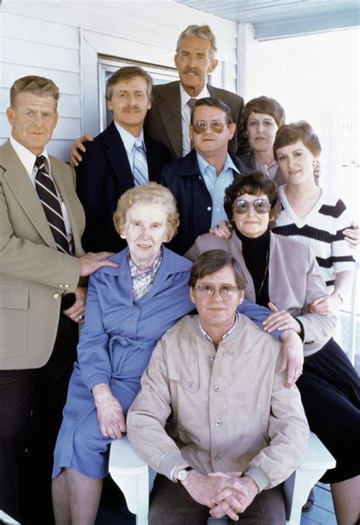 Earl Hamner Jr. - Bio, Facts, Family Life, Achievements