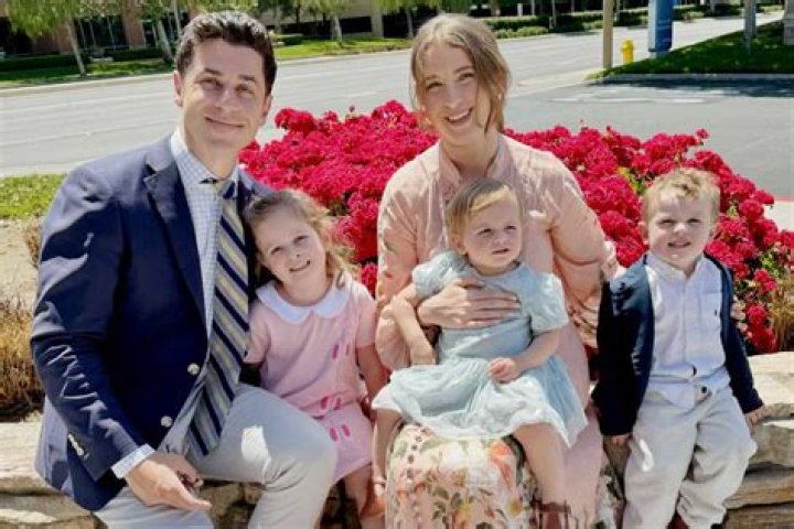 Eddie Cahill family, wife, children, parents, siblings