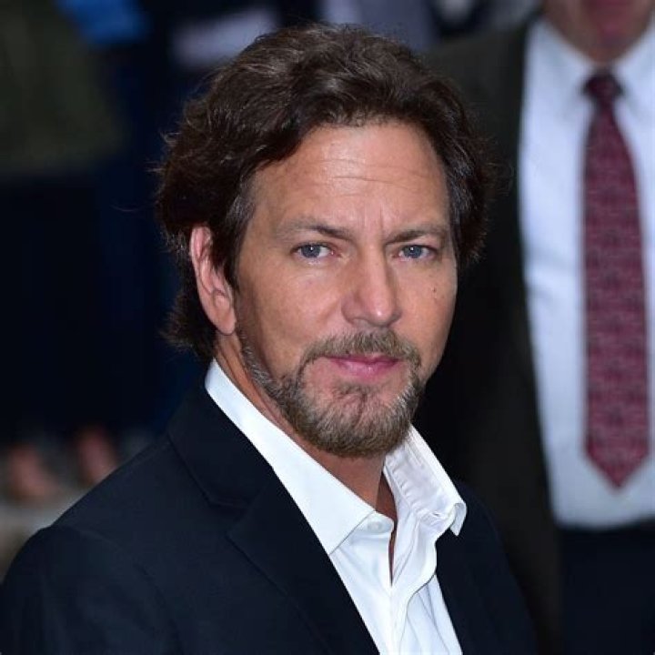 Eddie Vedder Biography - Facts, Childhood, Family Life & Achievements