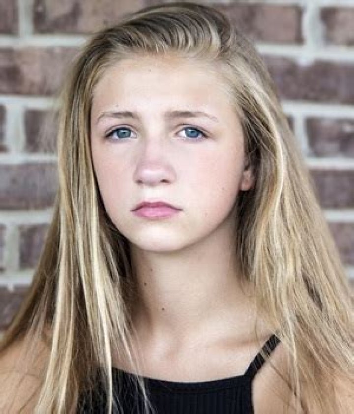 Emma Rayne Lyle Height Weight Shoe Size Measurements Facts