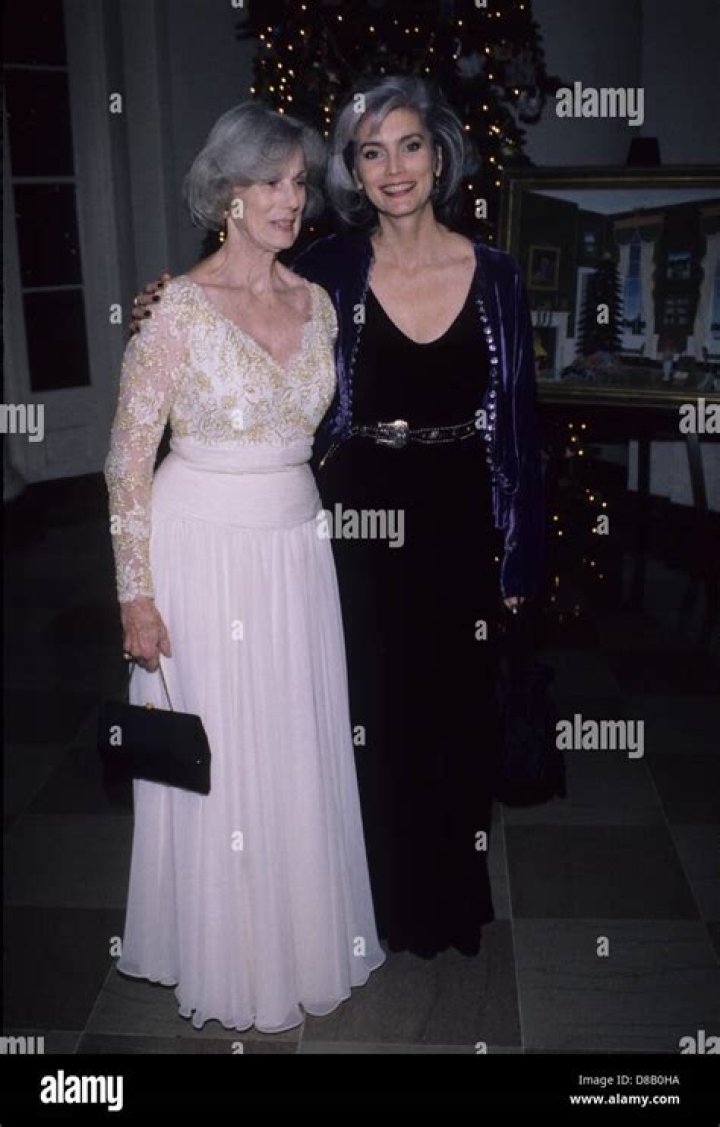 Emmylou Harris Parents: Meet Eugenia Harris, Walter Harris