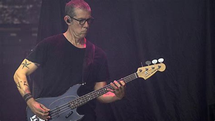 Eric Avery Jane’s Addiction: Bio, Age, Wife, Bass, Deconstruction and Violinist