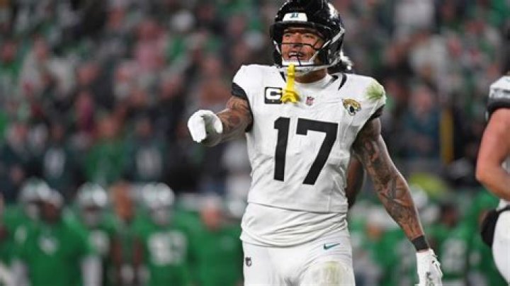 Evan Engram age, height, ethnicity, family, college, 40 time, draft, trade, net worth, Instagram