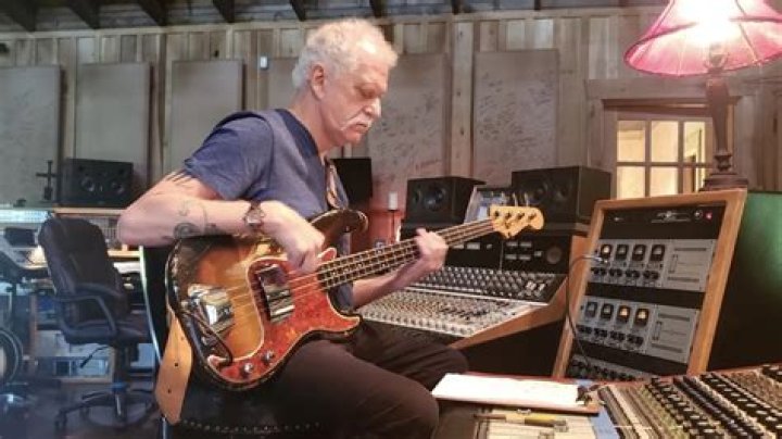 Explore Dave Roe Bass Death, Nashville Musician and former Johnny Cash Bassist