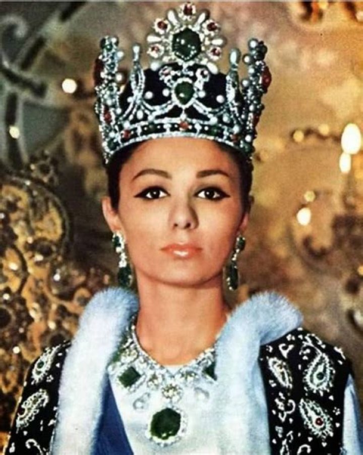 Farah Pahlavi Biography - Facts, Childhood, Family Life & Achievements