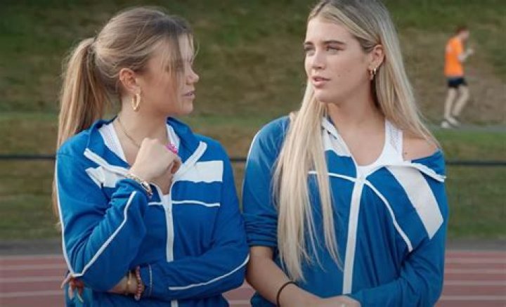 Flossie Clegg [Youtuber] Wiki, Net Worth, Height, Age & More