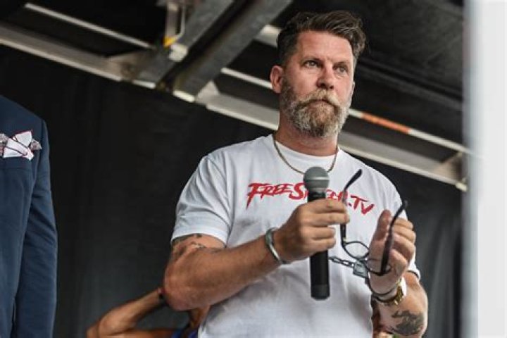 Gavin McInnes Biography - Facts, Childhood, Family Life & Achievements