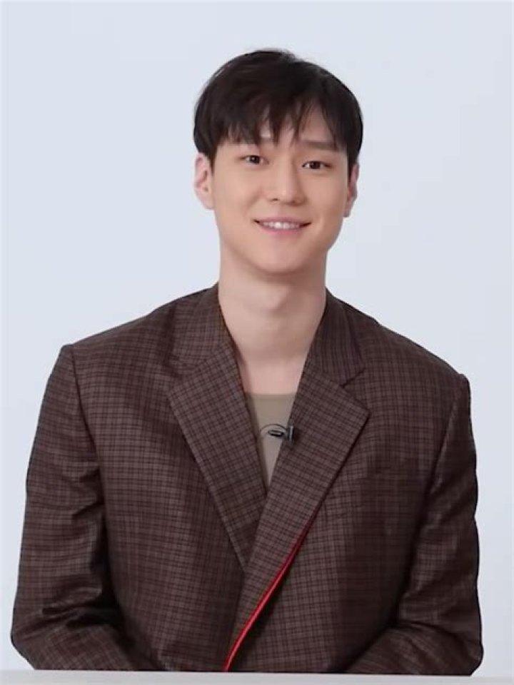 Go Kyung-pyo Biography - Facts, Childhood, Family Life of Comedian & Actor