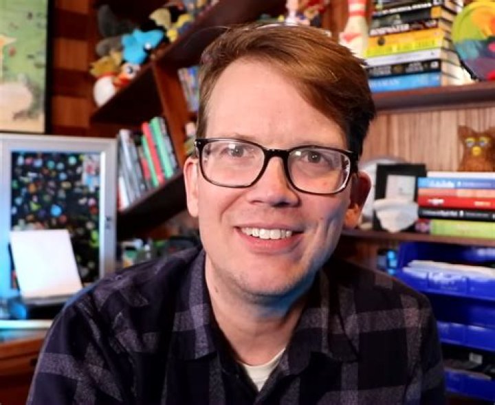 Hank Green - Bio, Facts, Family Life & Achievements of YouTuber, Vlogger