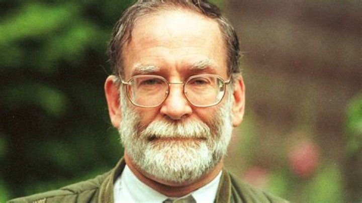 Harold Shipman Biography - Facts, Childhood, Family Life & Crimes of English Serial Killer