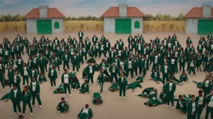 How many people applied for ‘Squid Game: The Challenge,’ and how many people competed on the show?