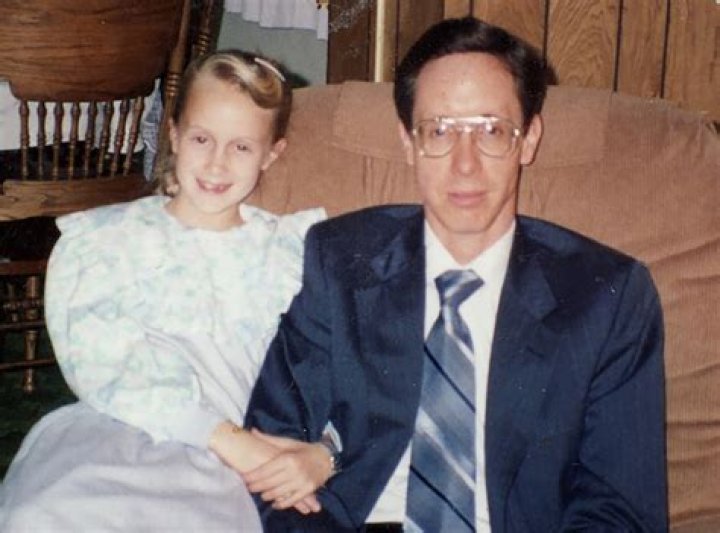 How many wives did Warren Jeffs father have?