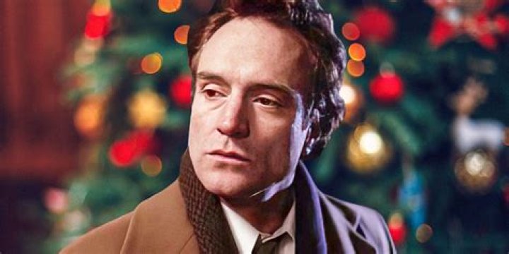 How old is Josh Lyman in West Wing? – Celebrity