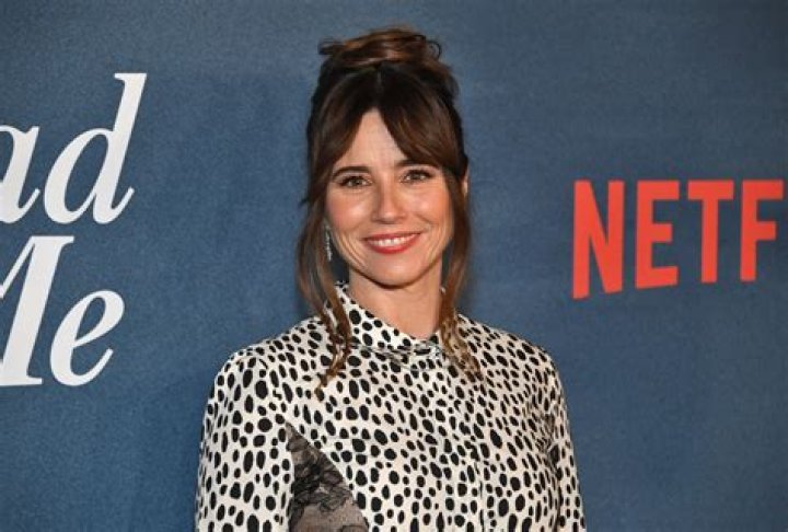 How rich is Linda Cardellini? – Celebrity