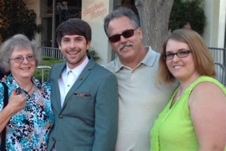 Ian Hecox Parents: Meet Stephan Andrew Hecox and Sharon Hecox.