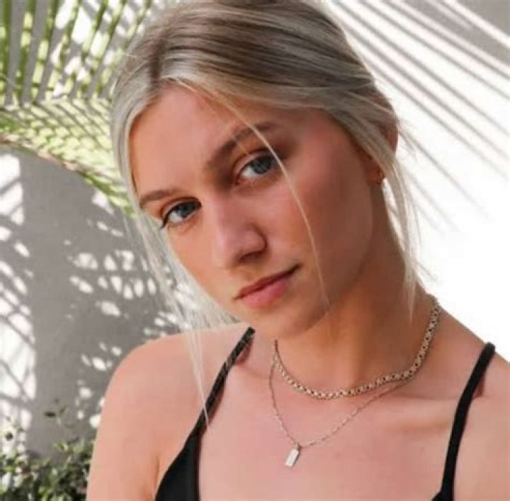 Is Anna sitar Russian? – Celebrity