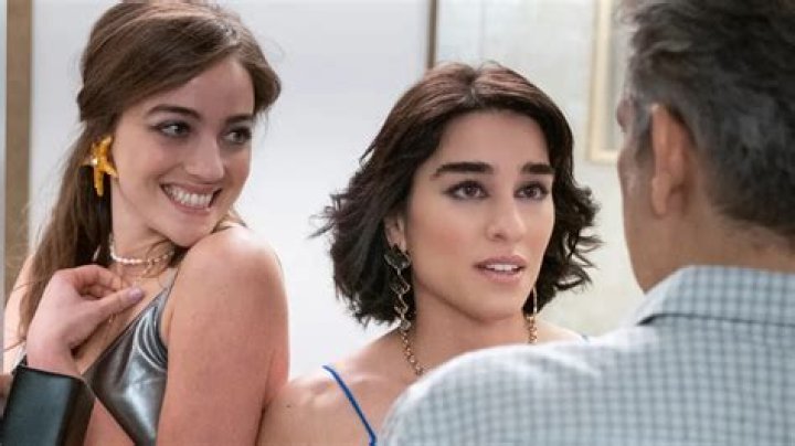 Is Mia from ‘The White Lotus’ a professional singer?